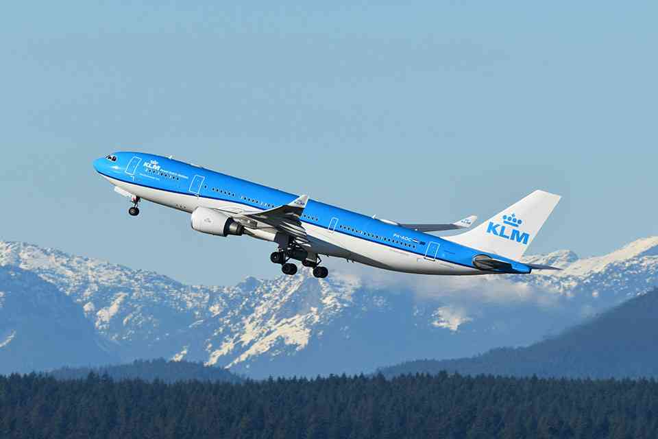Flying to the UK with KLM: How the New ETA Affects Travelers featured image