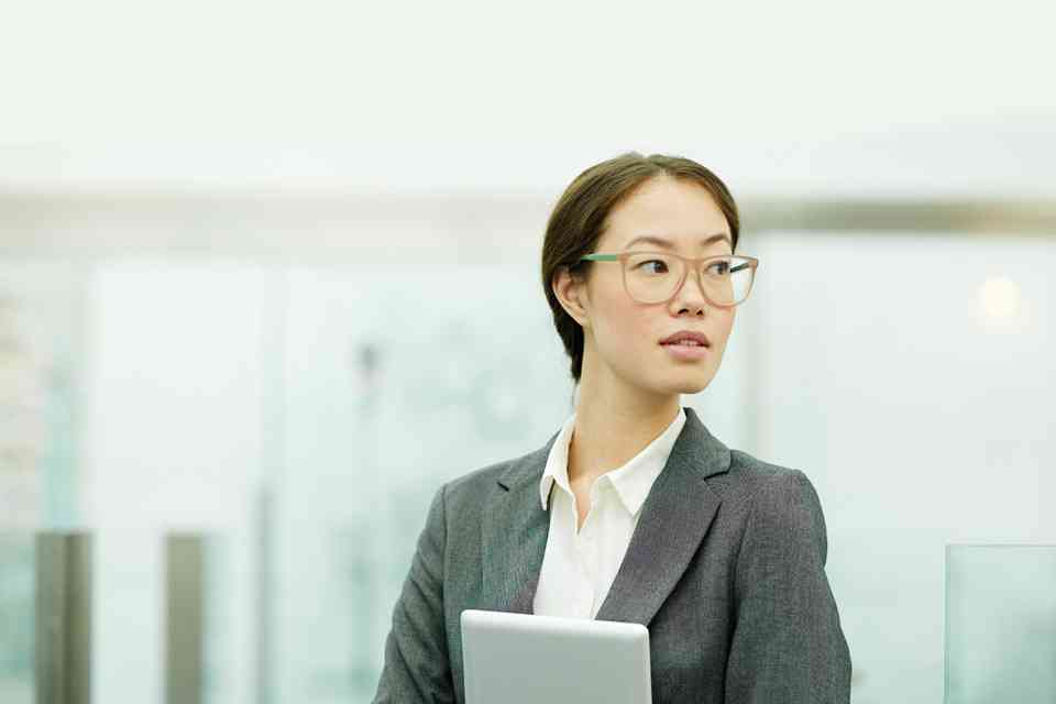 UK Considers Dropping Visa Fees to Attract Global Talent featured image